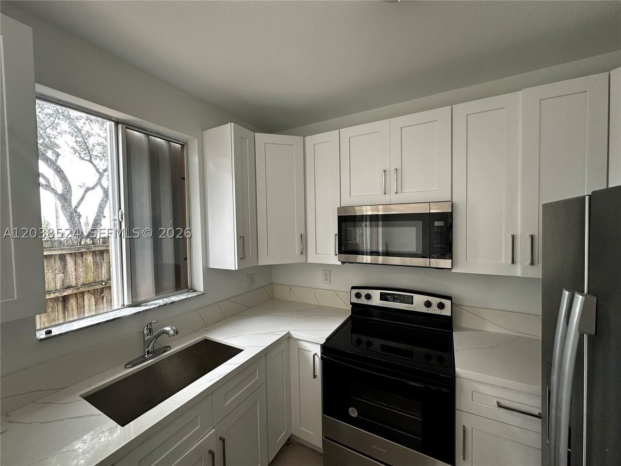 2452 Se 14th Ave #284 - Photo 2 of 8