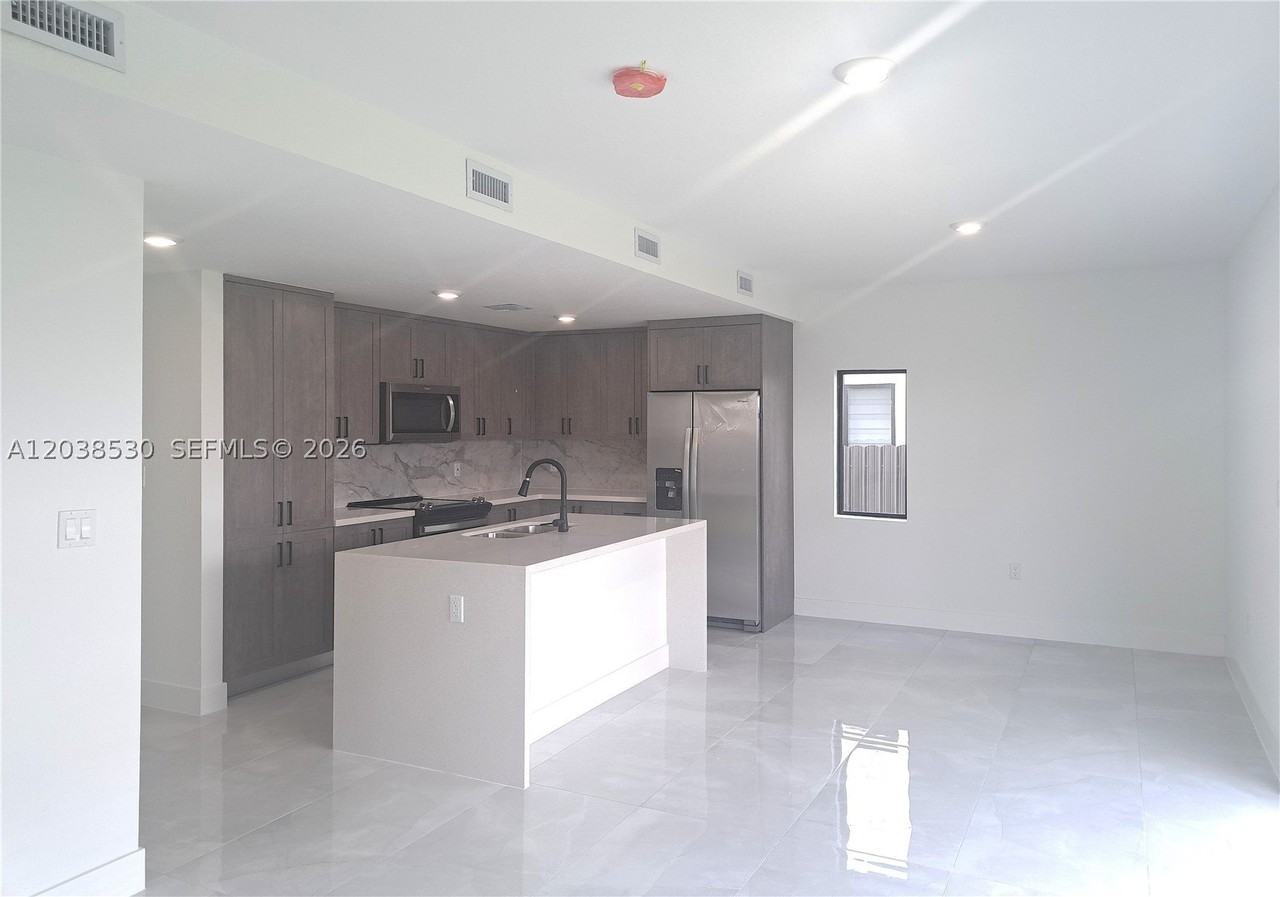 1373 Nw 1st St #1373 - Photo 7 of 26