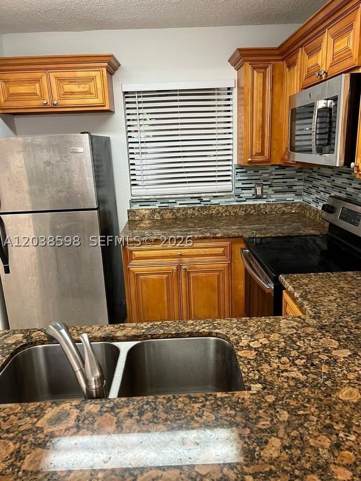 1561 Balfour Point Dr #B - Photo 2 of 22