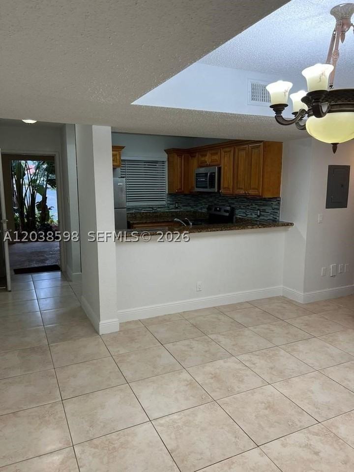1561 Balfour Point Dr #B - Photo 4 of 22