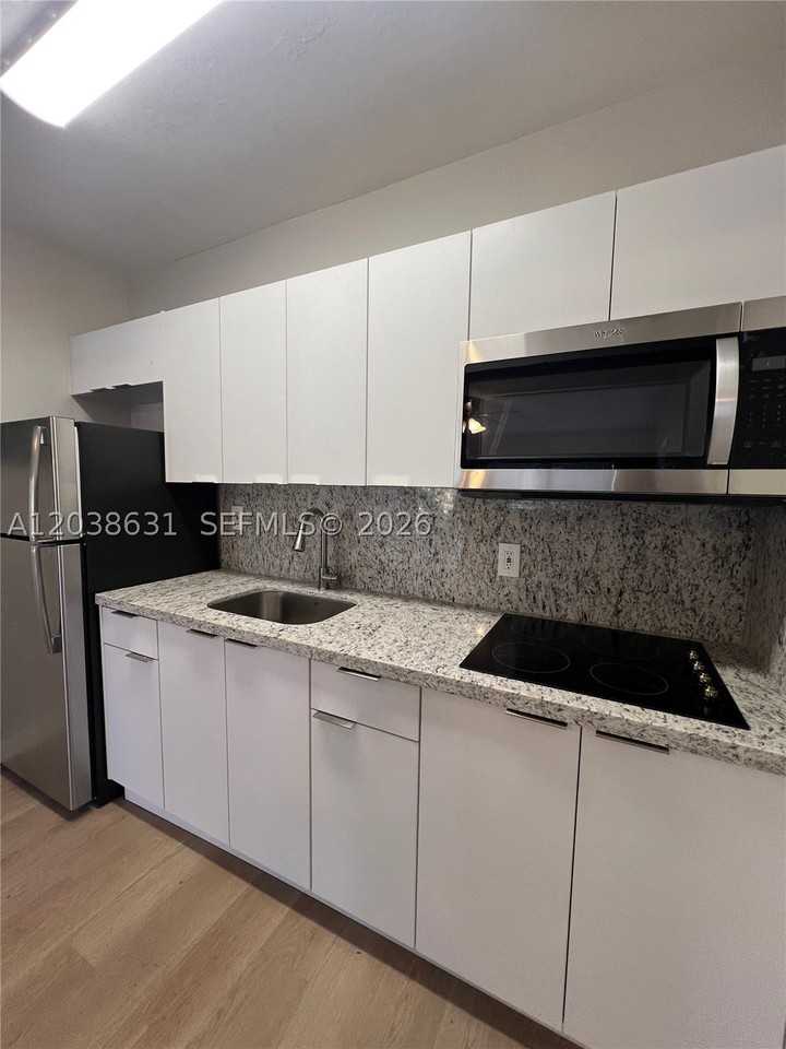 361 Sharar Ave #6 - Photo 4 of 7