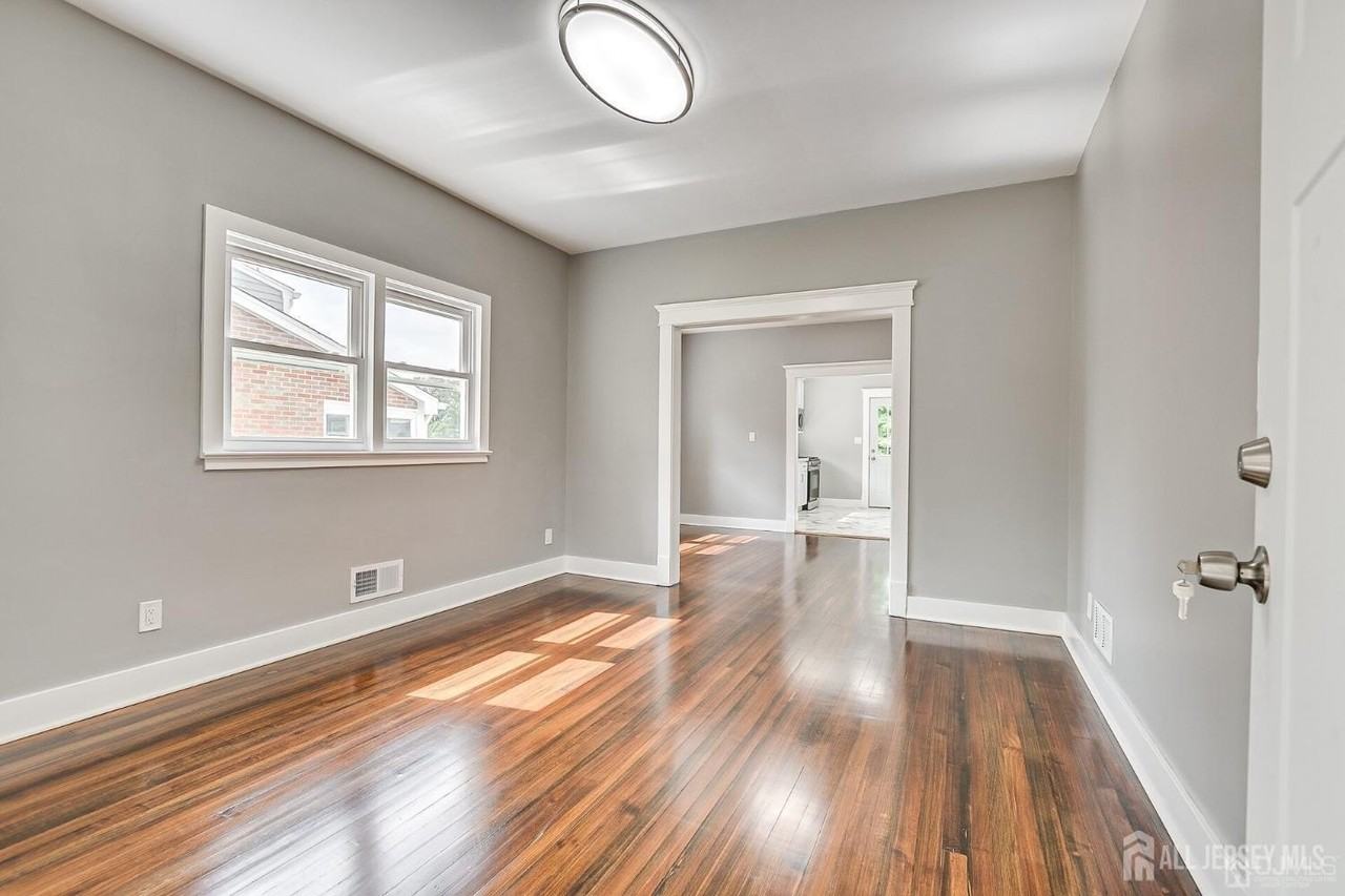 48 Johnson Pl - Photo 6 of 34