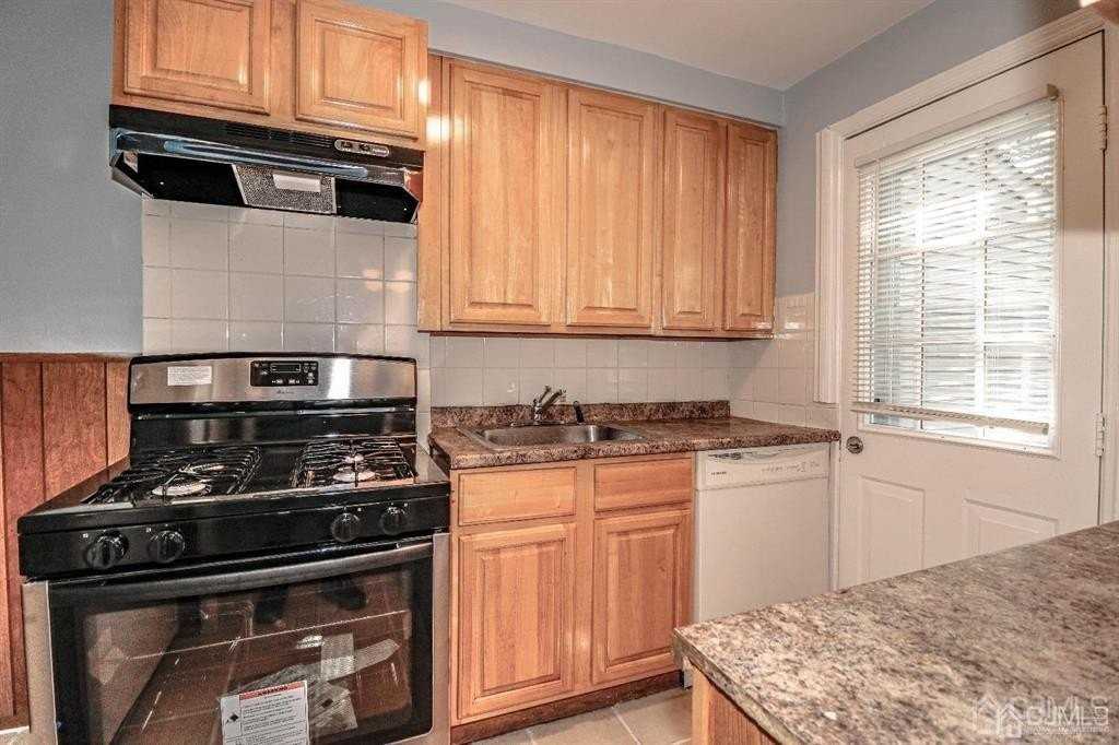 9 Macarthur Dr - Photo 4 of 12