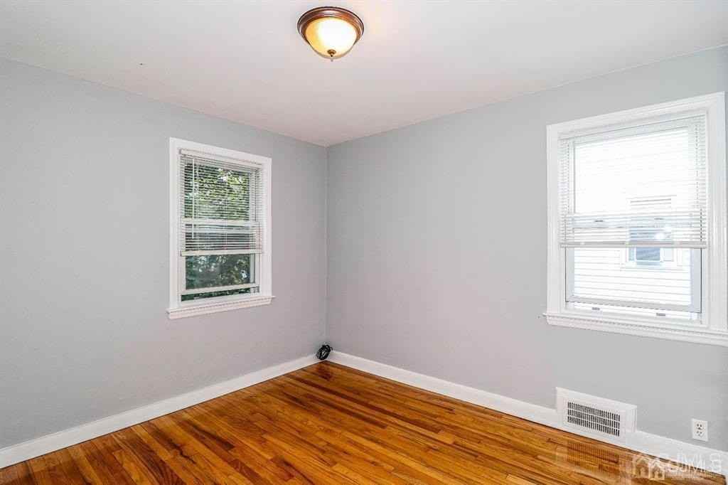 9 Macarthur Dr - Photo 7 of 12