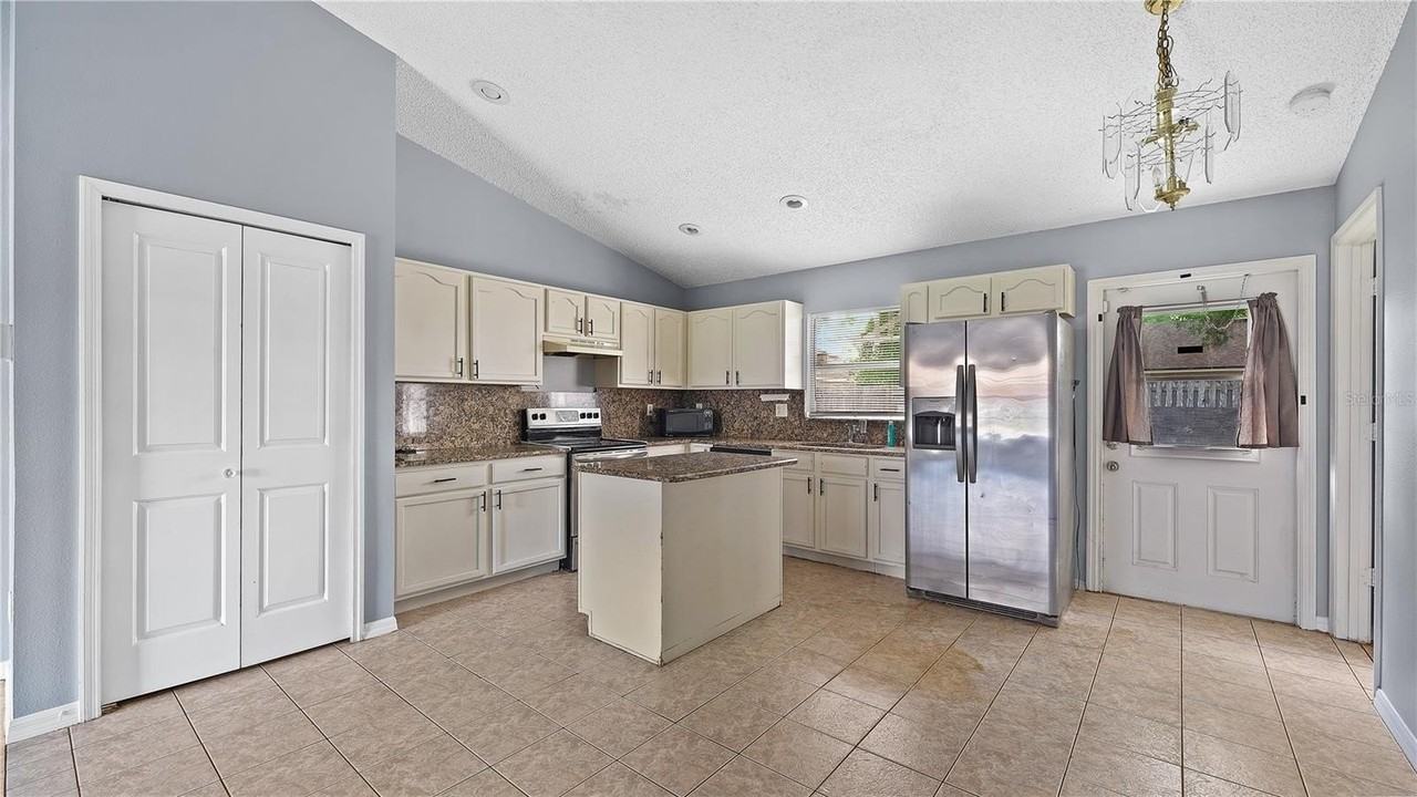 568 Kingfisher Dr - Photo 5 of 20