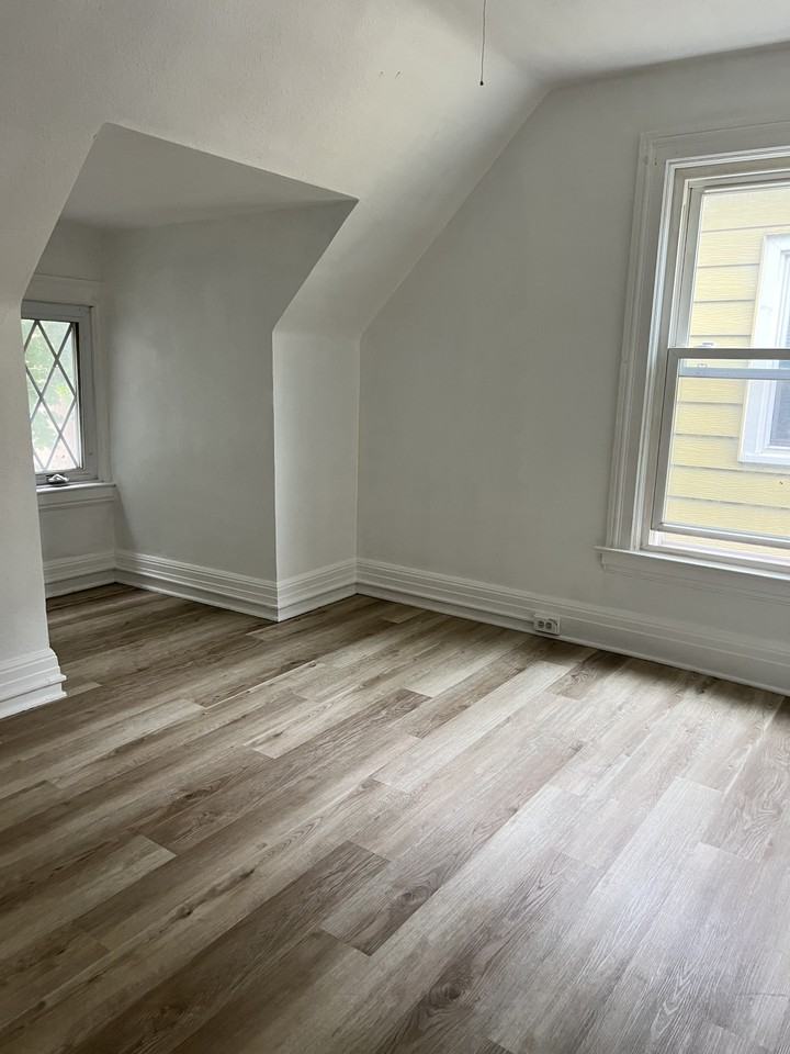 456 27th St #1 - Photo 2 of 9