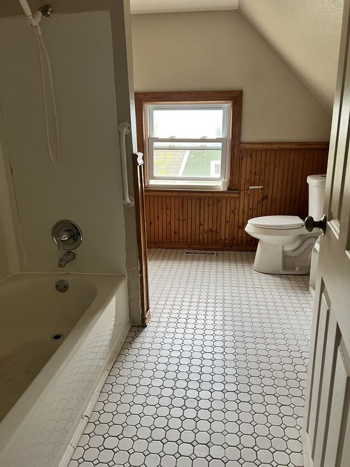 456 27th St #1 - Photo 4 of 9