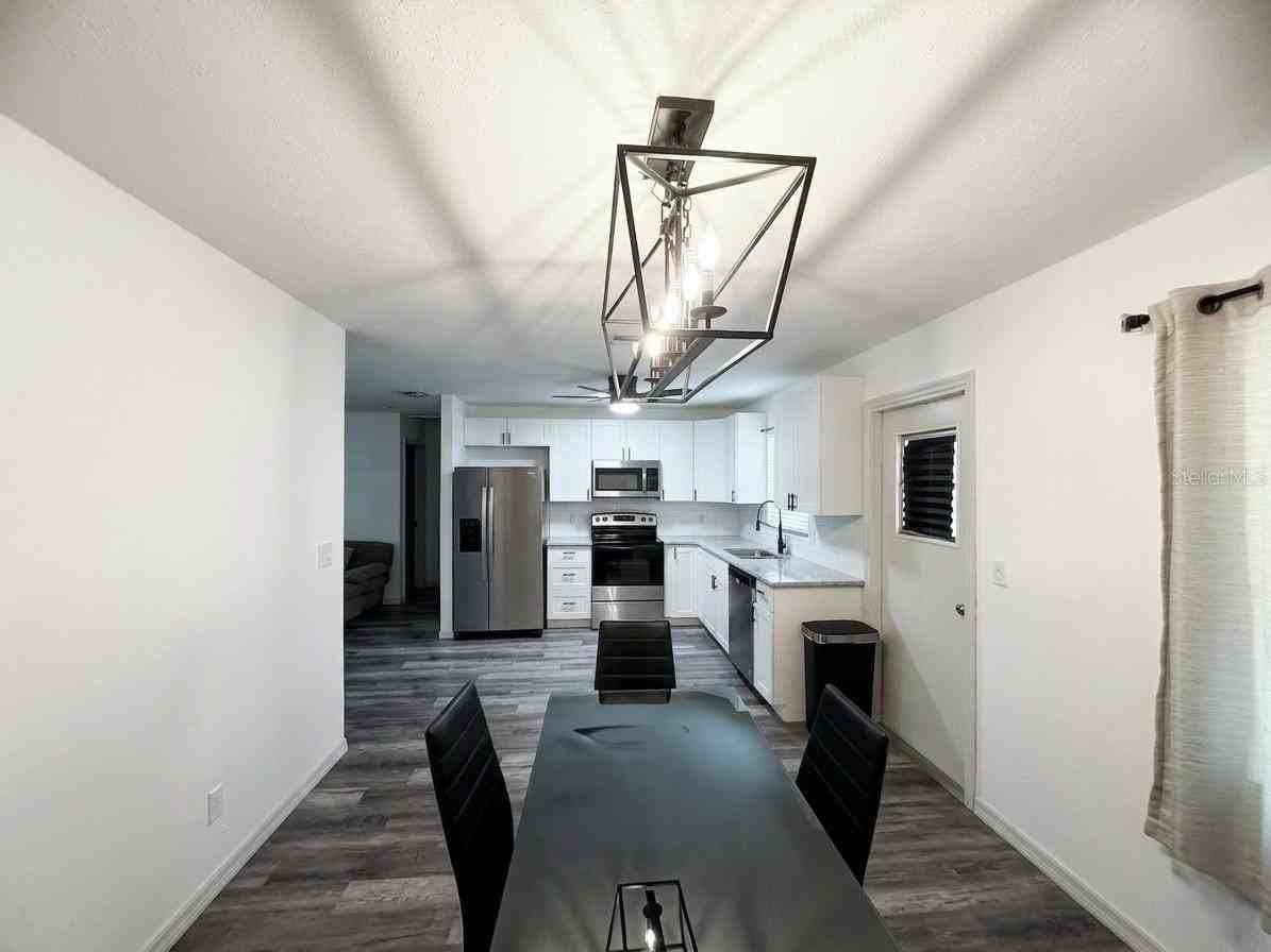 636 Rainbow Blvd - Photo 6 of 13