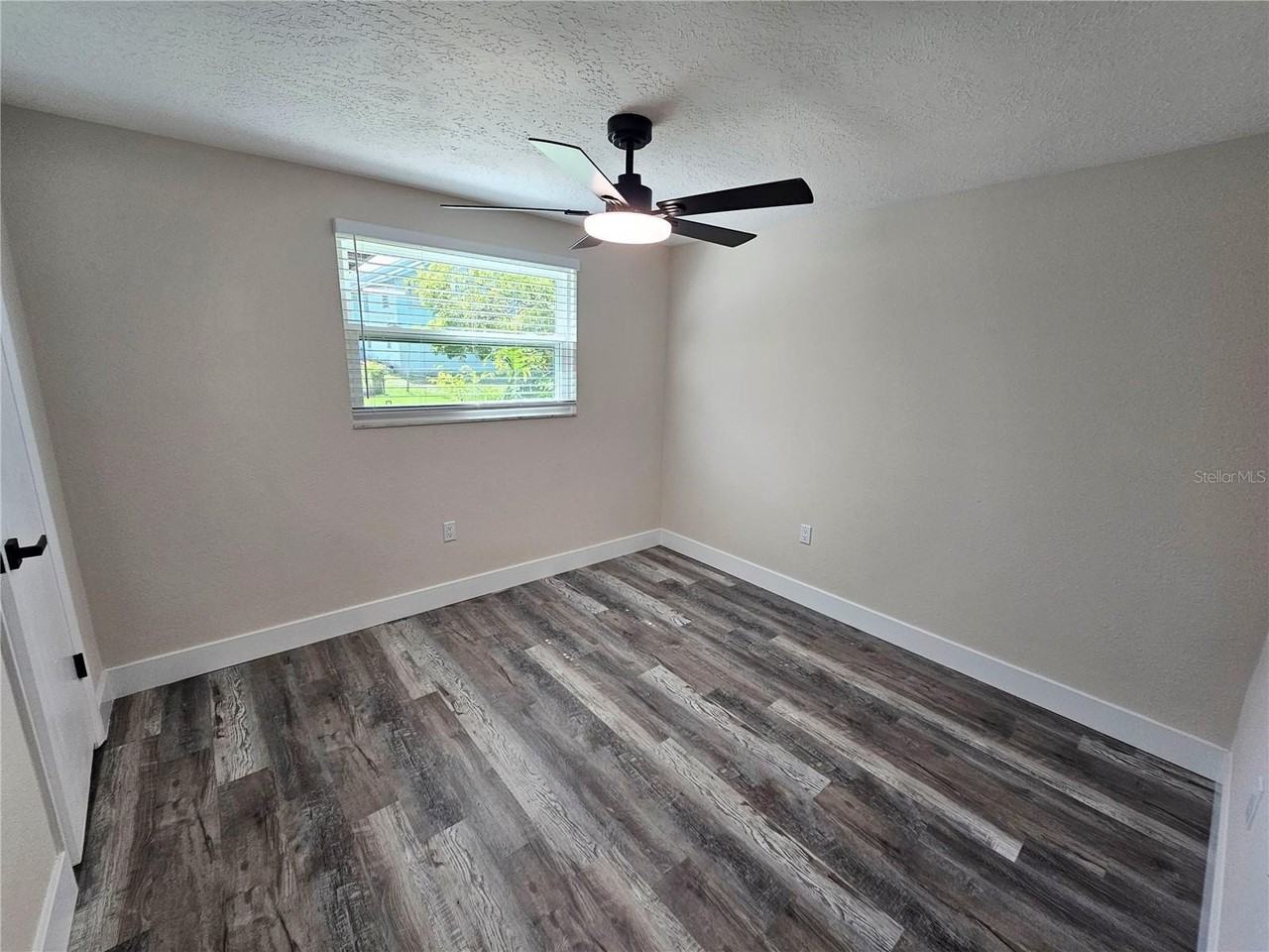 4843 Camphor Ave - Photo 7 of 22