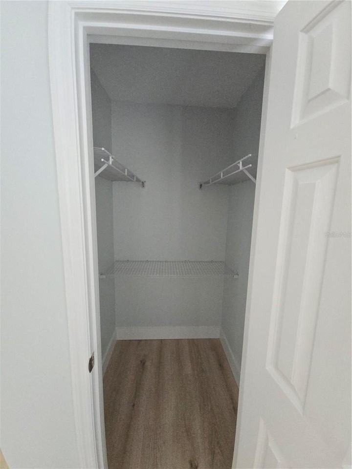104 Eastpark Cres #B - Photo 6 of 13