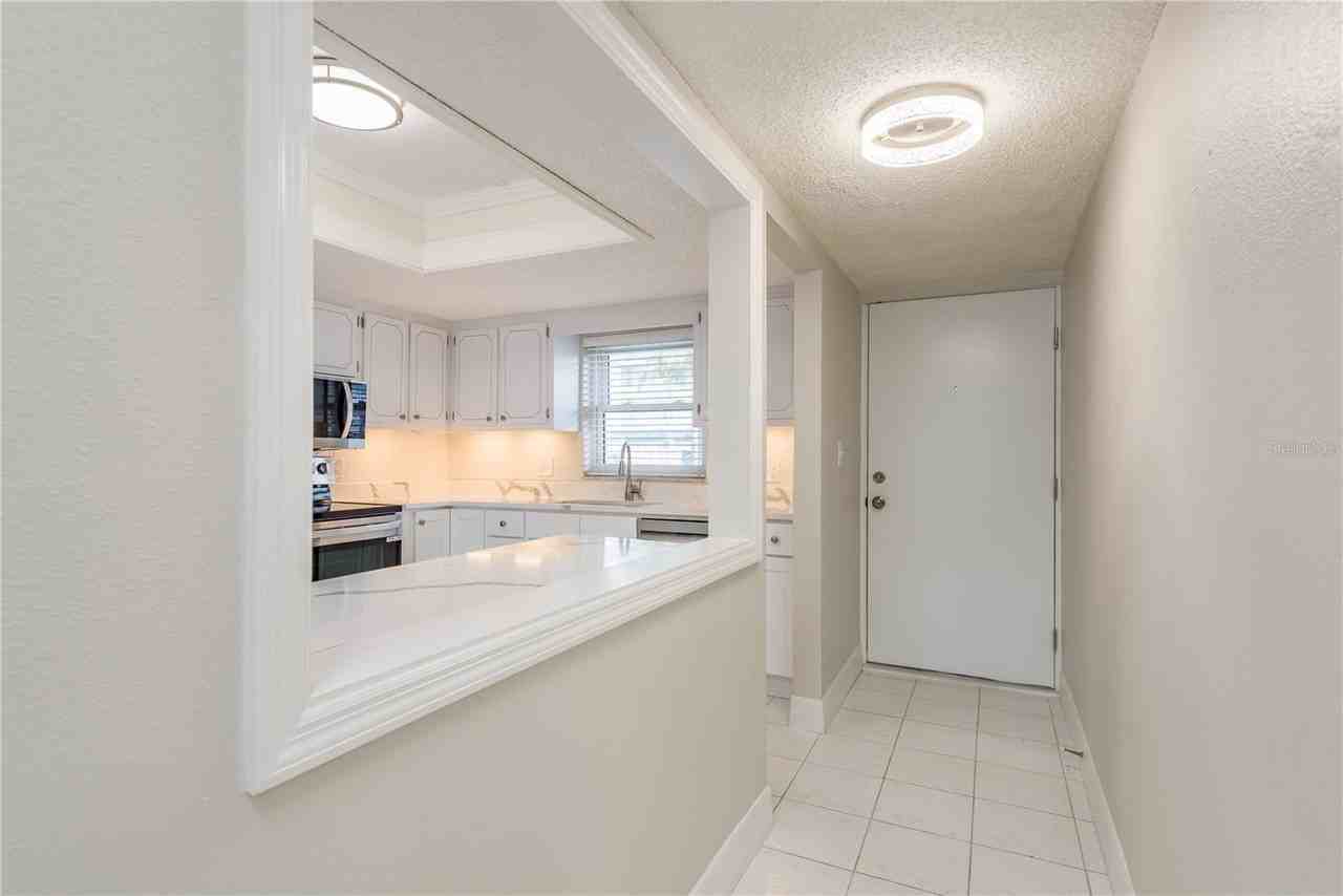 8 Glencoe Pl #104 - Photo 5 of 30