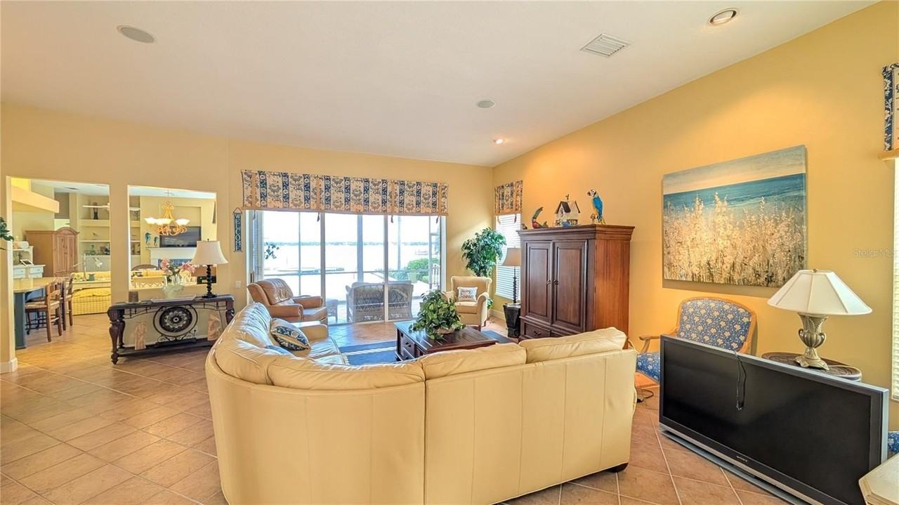 4709 Dolphin Cay Ln S - Photo 2 of 20