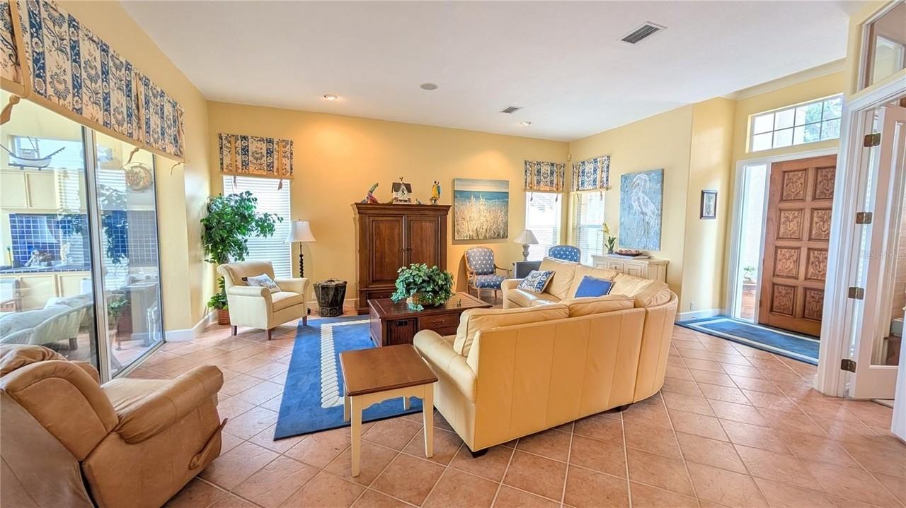 4709 Dolphin Cay Ln S - Photo 3 of 20