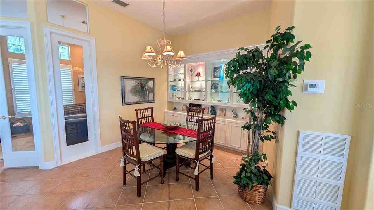 4709 Dolphin Cay Ln S - Photo 5 of 20