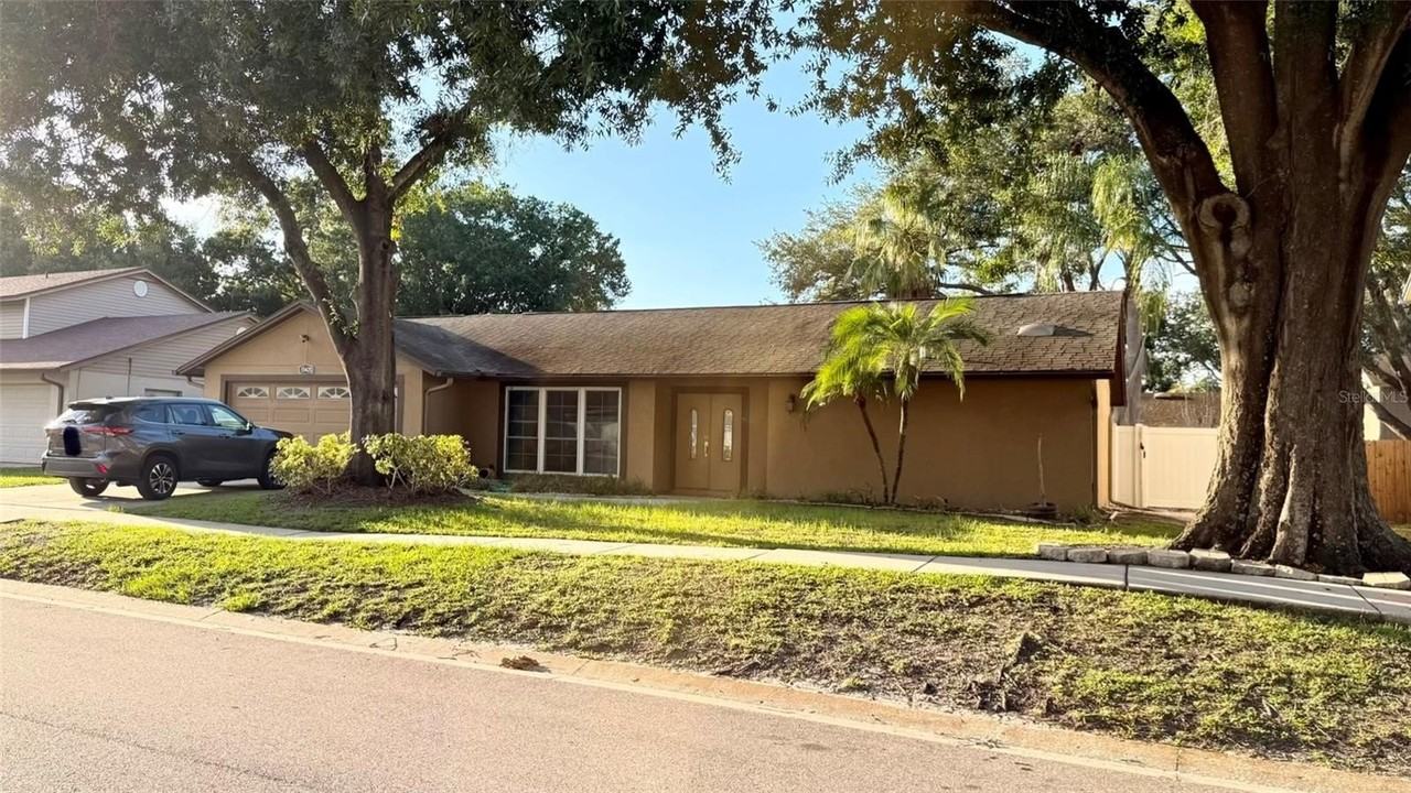 15420 Brushwood Dr - Photo 2 of 23