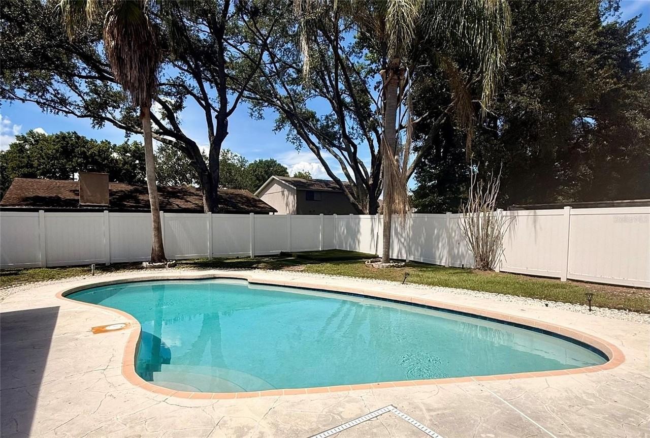 15420 Brushwood Dr - Photo 3 of 23