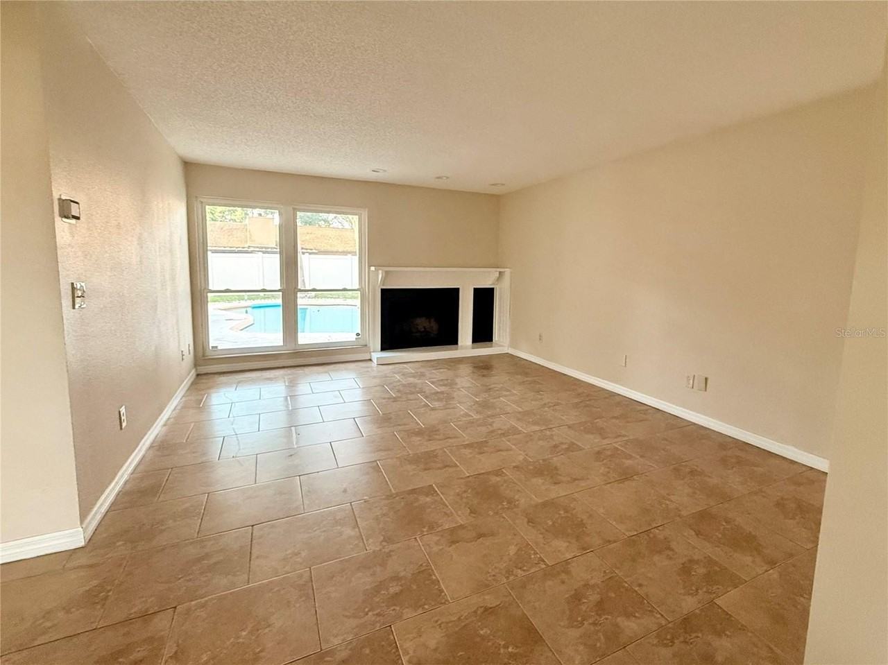 15420 Brushwood Dr - Photo 5 of 23