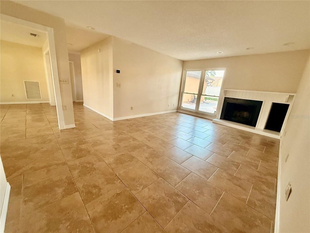 15420 Brushwood Dr - Photo 6 of 23