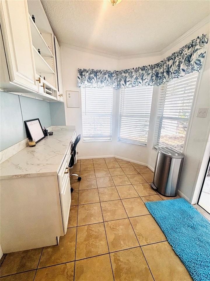 7071 Spanish Moss Ln - Photo 6 of 32