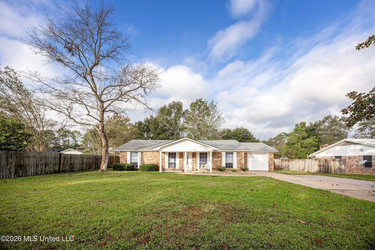 1213 King Henry Dr - Photo 2 of 50