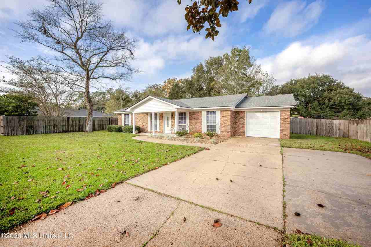1213 King Henry Dr - Photo 4 of 50