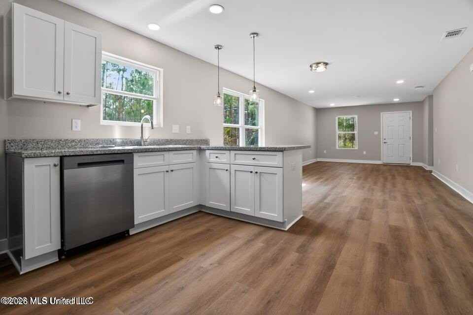 7247 Smith St - Photo 3 of 14