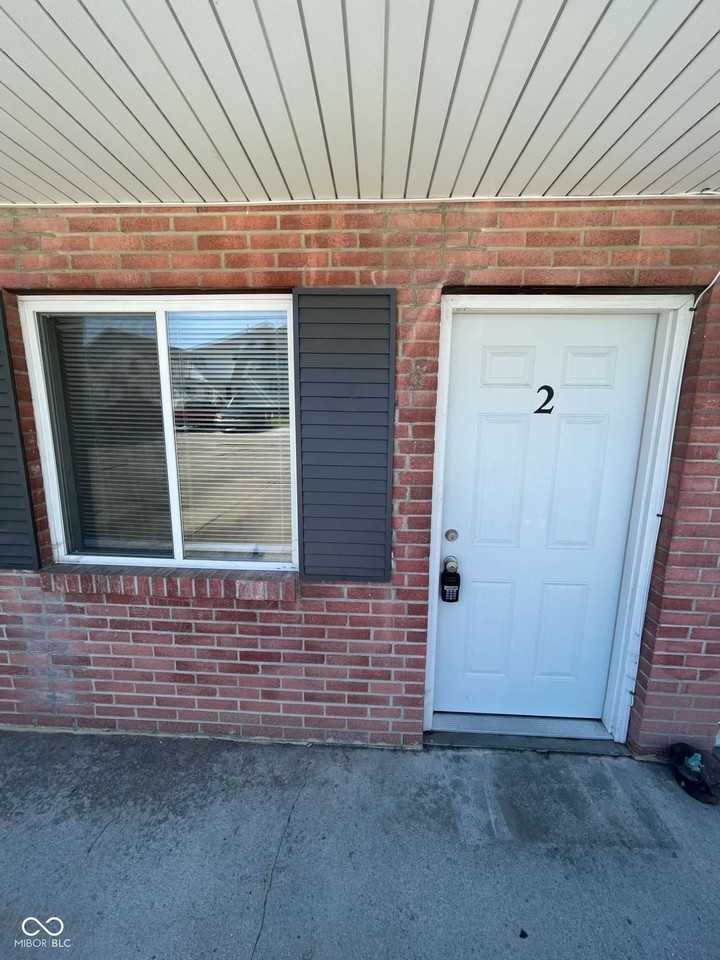135 W Hendricks St #2 - Photo 2 of 17