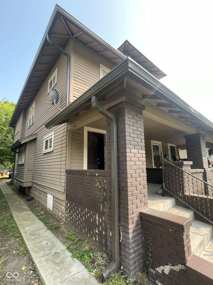 4212 E Washington St - Photo 2 of 19