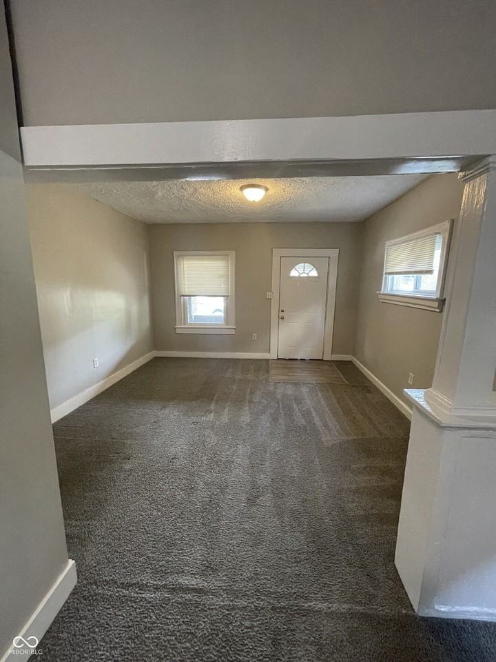 4212 E Washington St - Photo 5 of 19