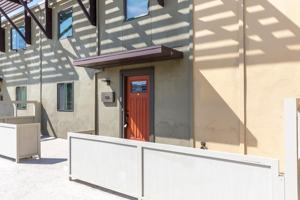 featured image of 1213 Admiralty Ln