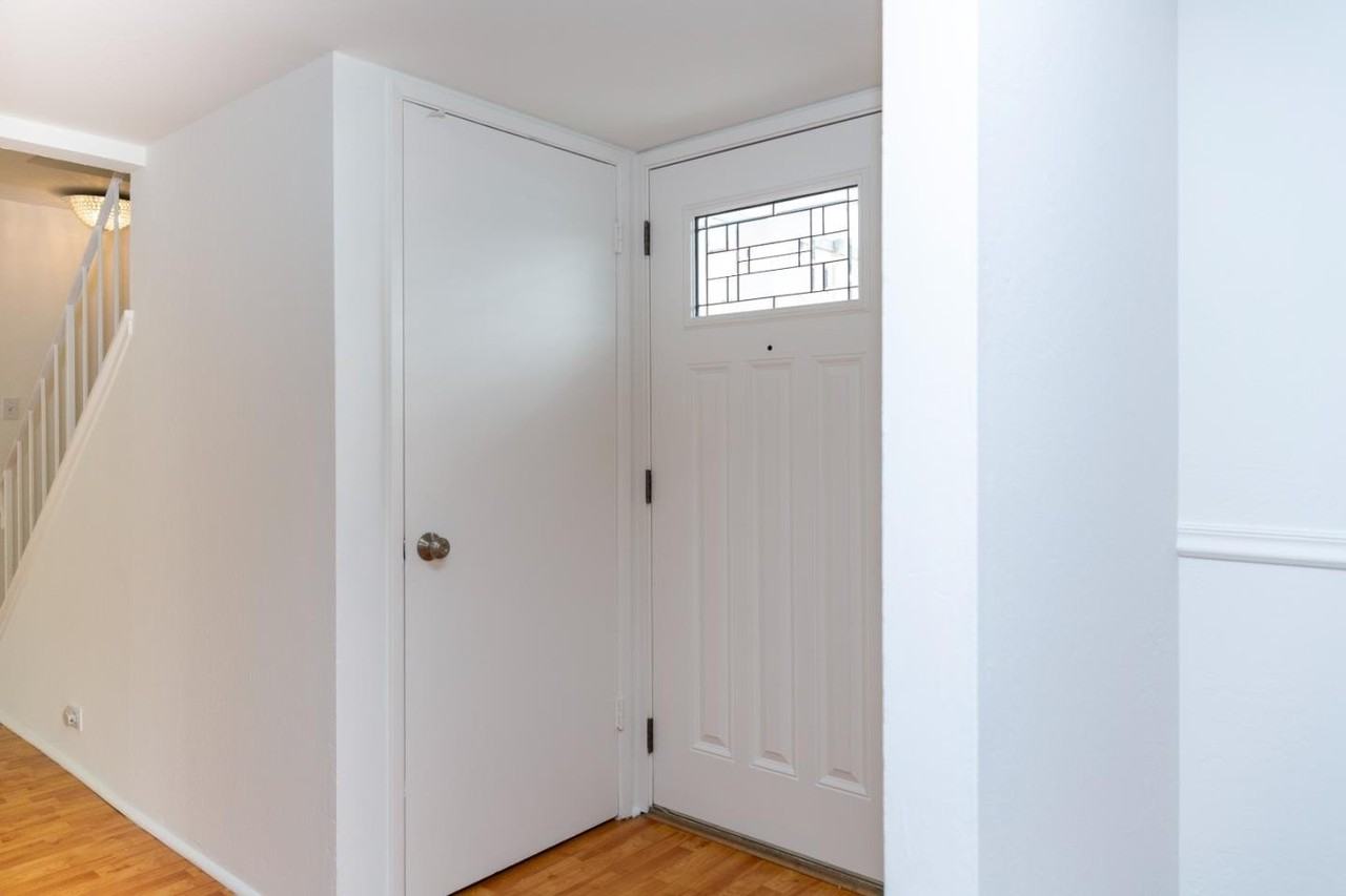 1213 Admiralty Ln - Photo 3 of 17