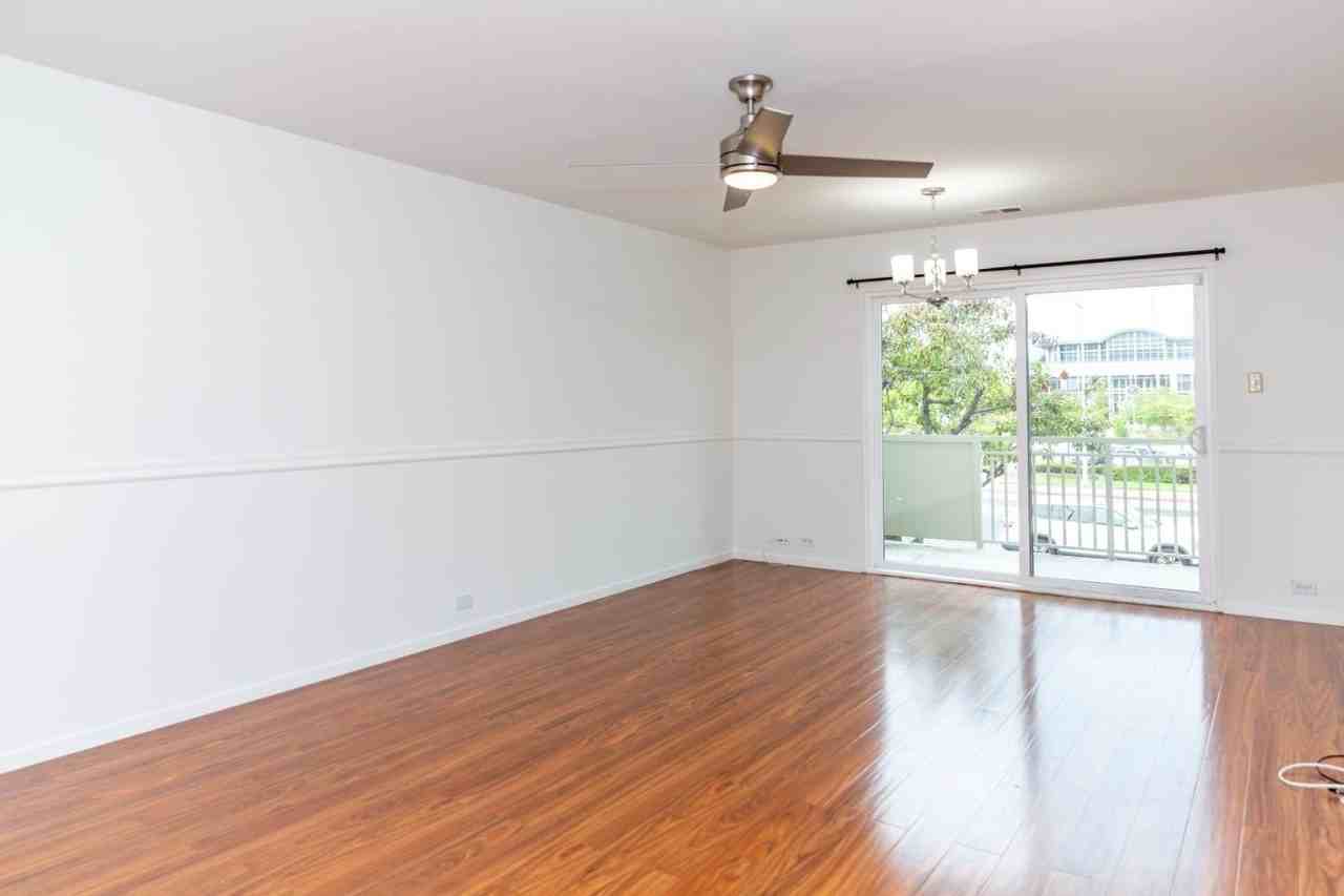 1213 Admiralty Ln - Photo 4 of 17