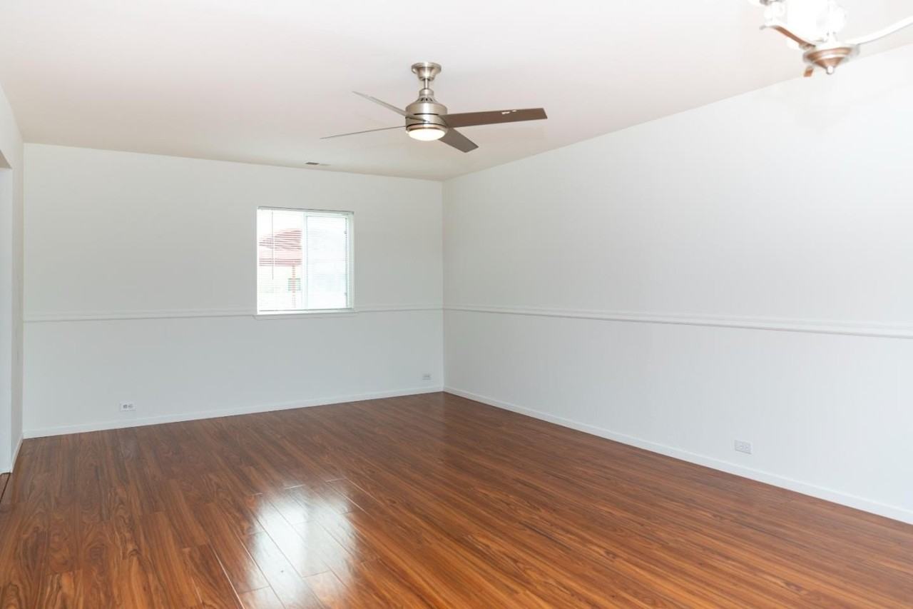 1213 Admiralty Ln - Photo 5 of 17