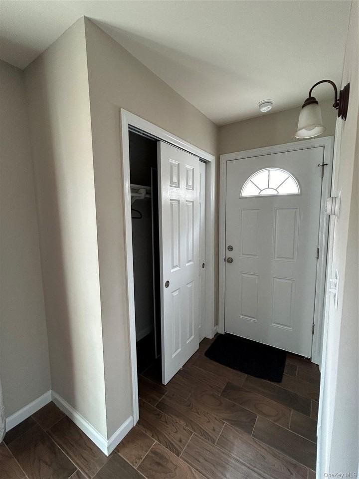 472 S 9th St - Photo 2 of 9