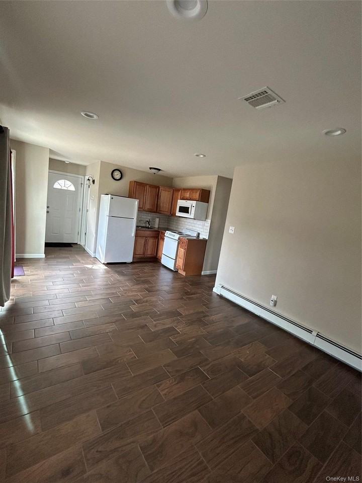 472 S 9th St - Photo 3 of 9