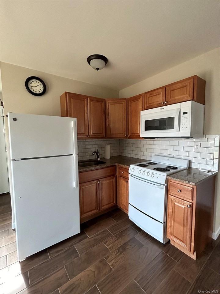 472 S 9th St - Photo 4 of 9