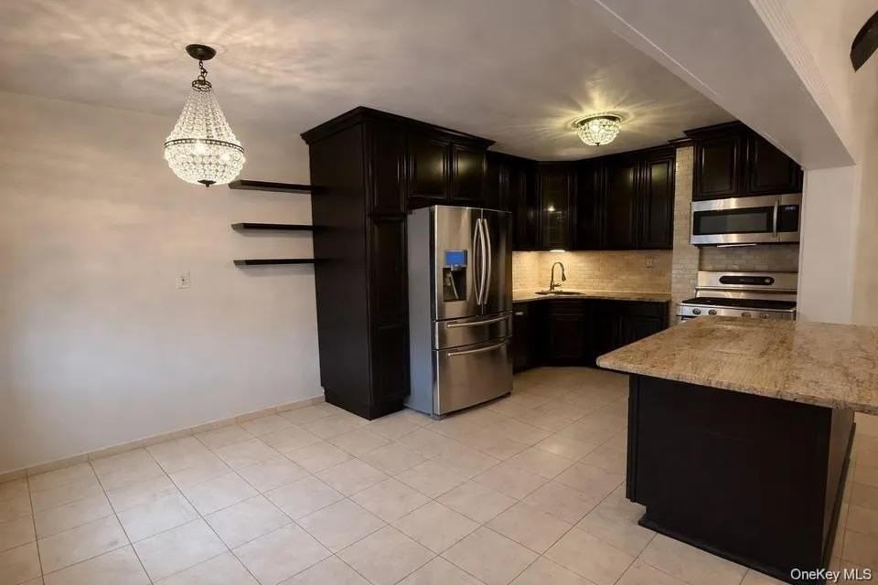 5440 80th St - Photo 3 of 9