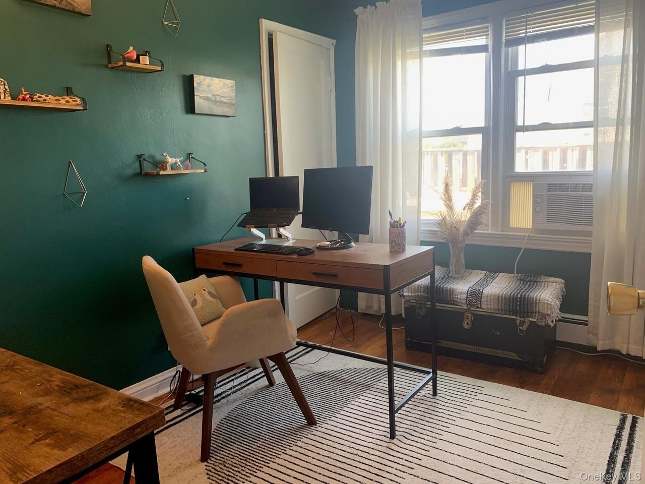 533 E Chester St - Photo 5 of 16