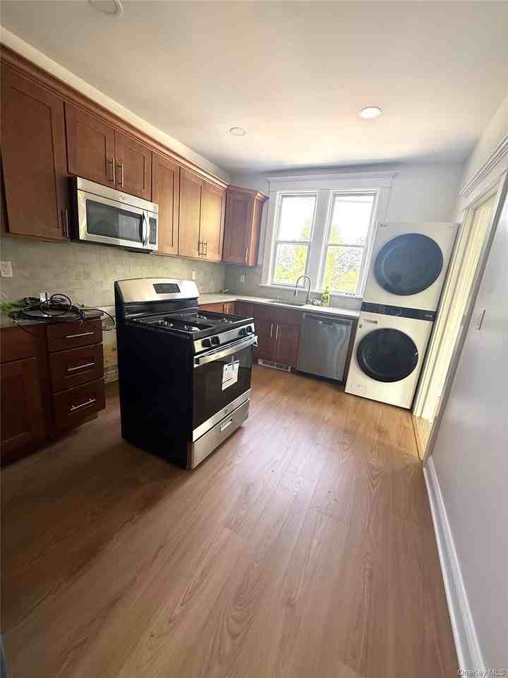 632 Middle Neck Rd #2ndFL - Photo 4 of 14