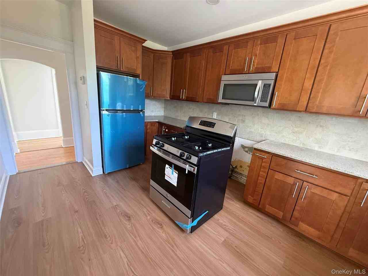 632 Middle Neck Rd #2ndFL - Photo 5 of 14