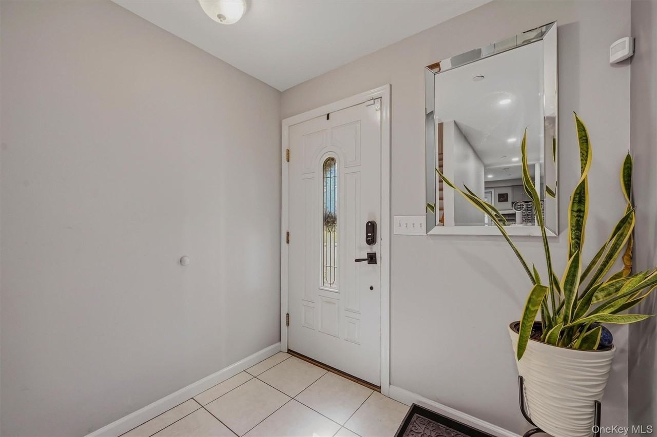42 Leonard St - Photo 3 of 29