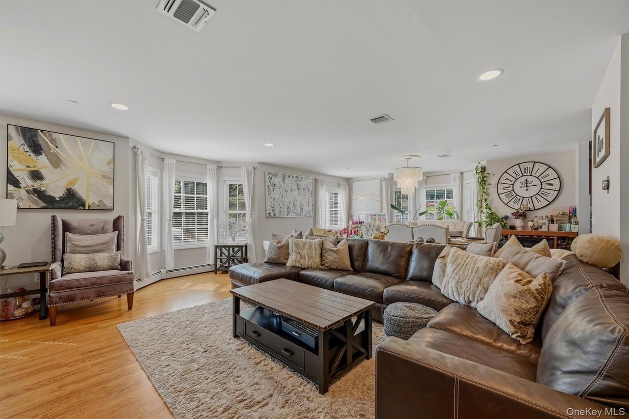 42 Leonard St - Photo 5 of 29