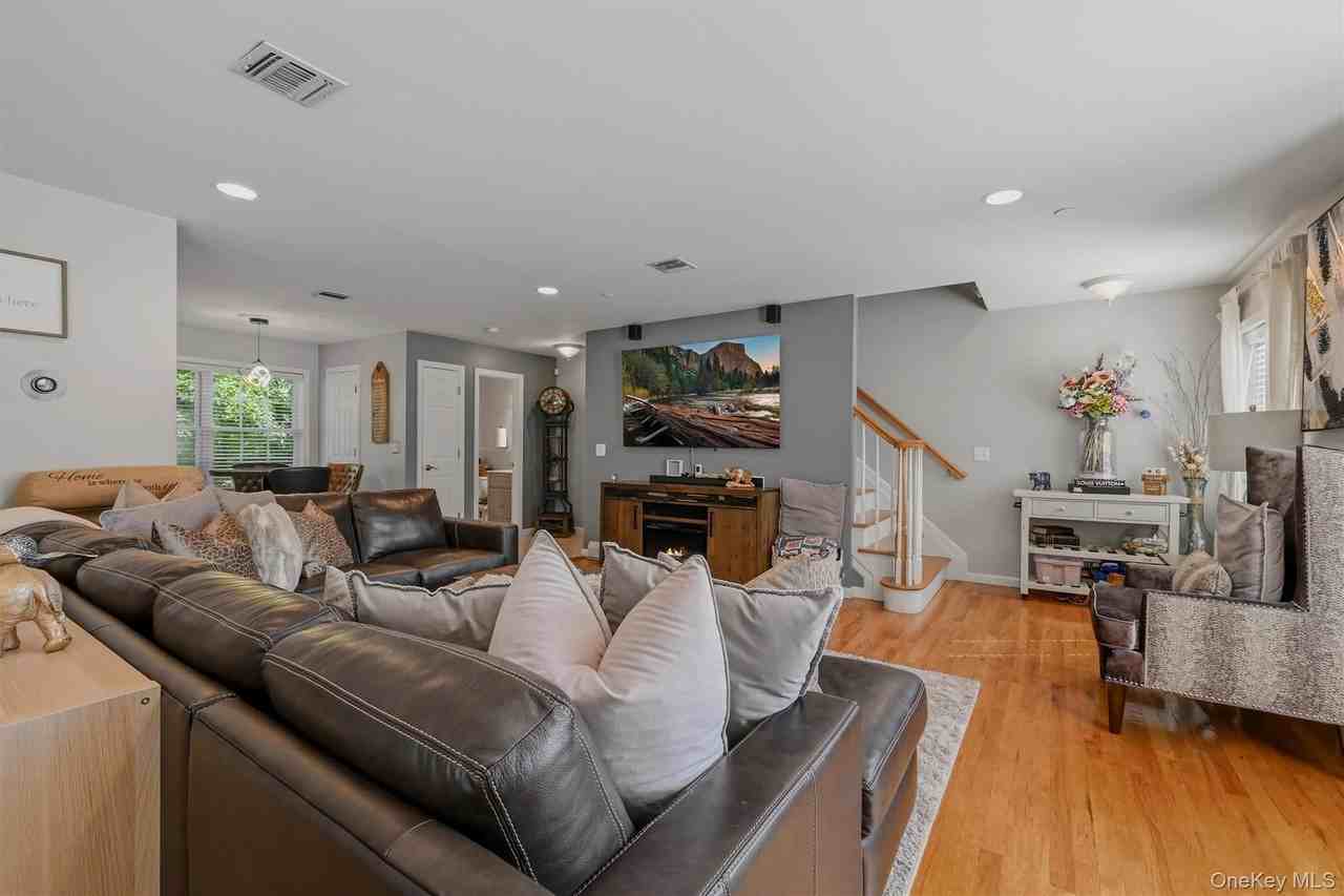 42 Leonard St - Photo 7 of 29