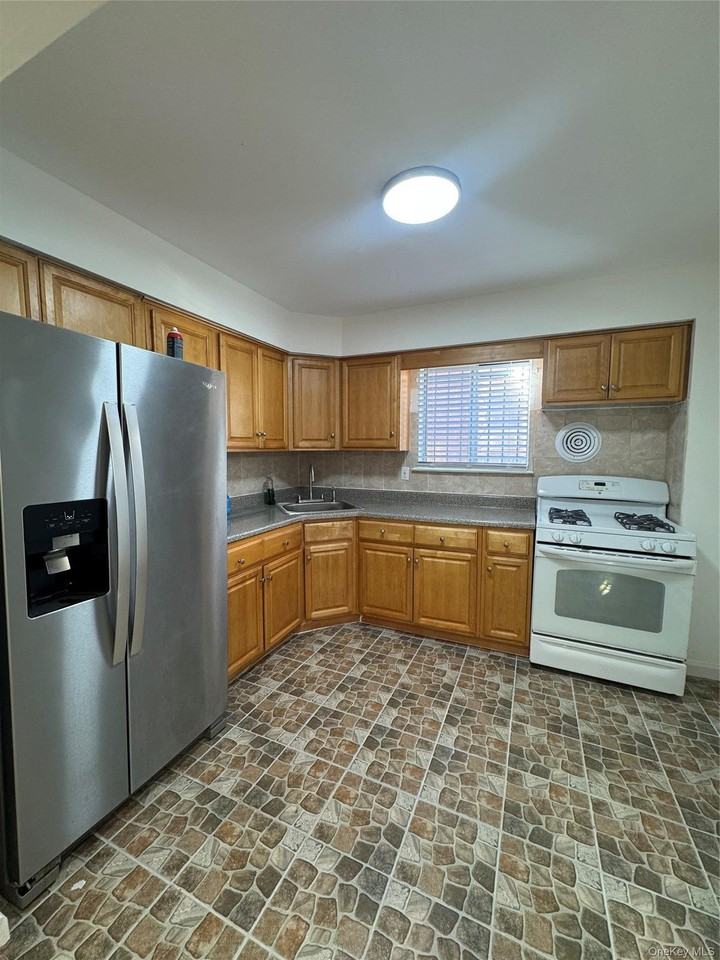 17912 145th Ave #1 - Photo 3 of 7