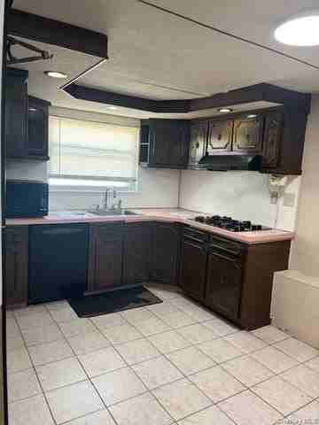25 Nostrand Ave - Photo 3 of 12