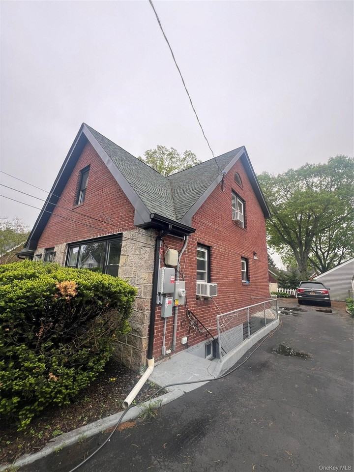 186 Wilson Ave - Photo 2 of 11