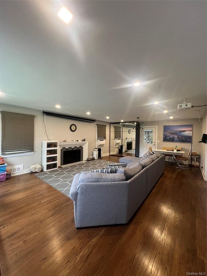 186 Wilson Ave - Photo 3 of 11
