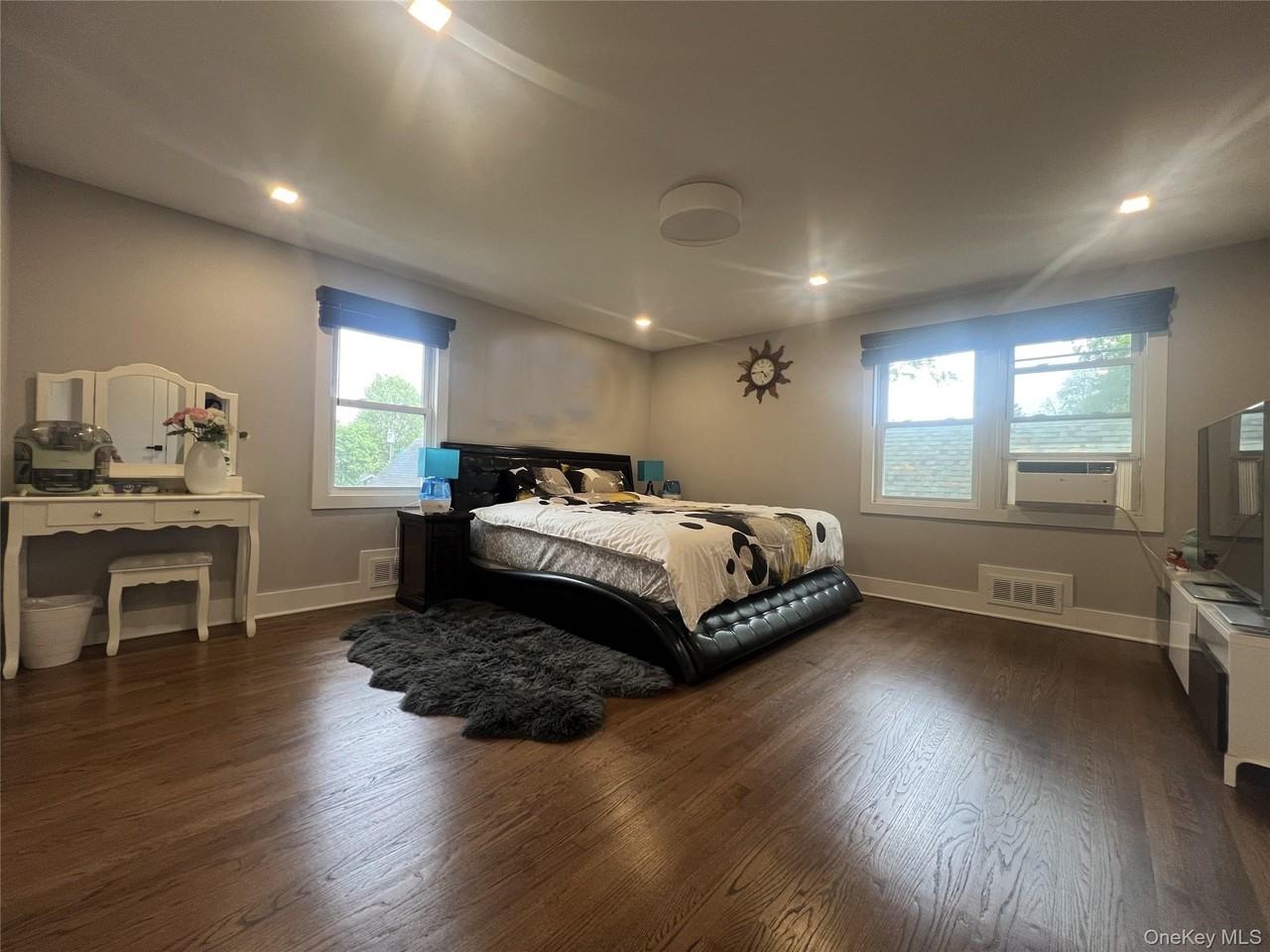 186 Wilson Ave - Photo 6 of 11