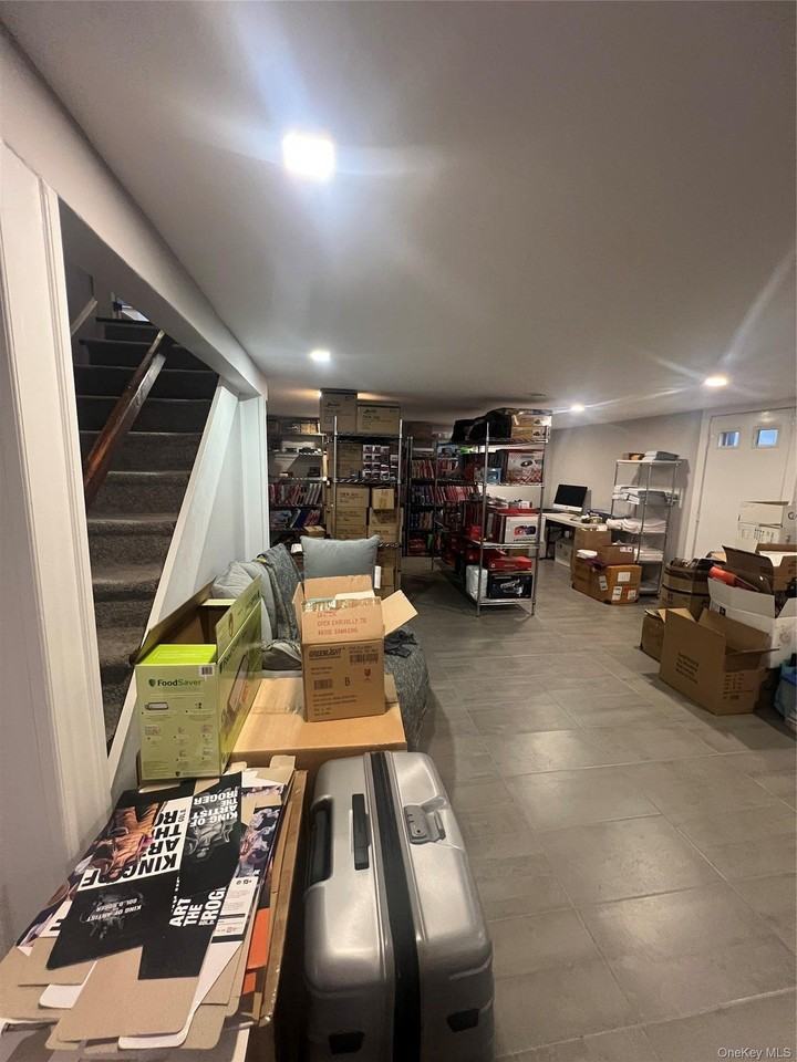 186 Wilson Ave - Photo 7 of 11