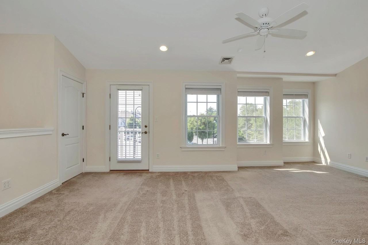 34 Della Dr - Photo 5 of 22